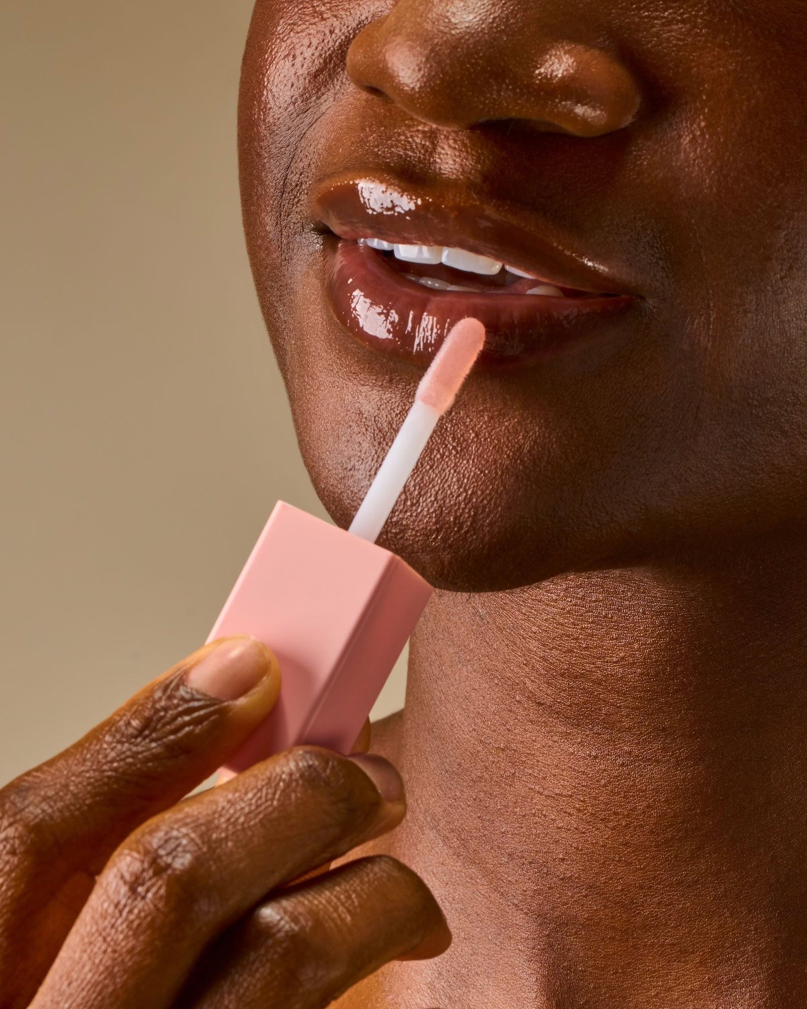 Bubblegum Pink Lip Oil - Image 4