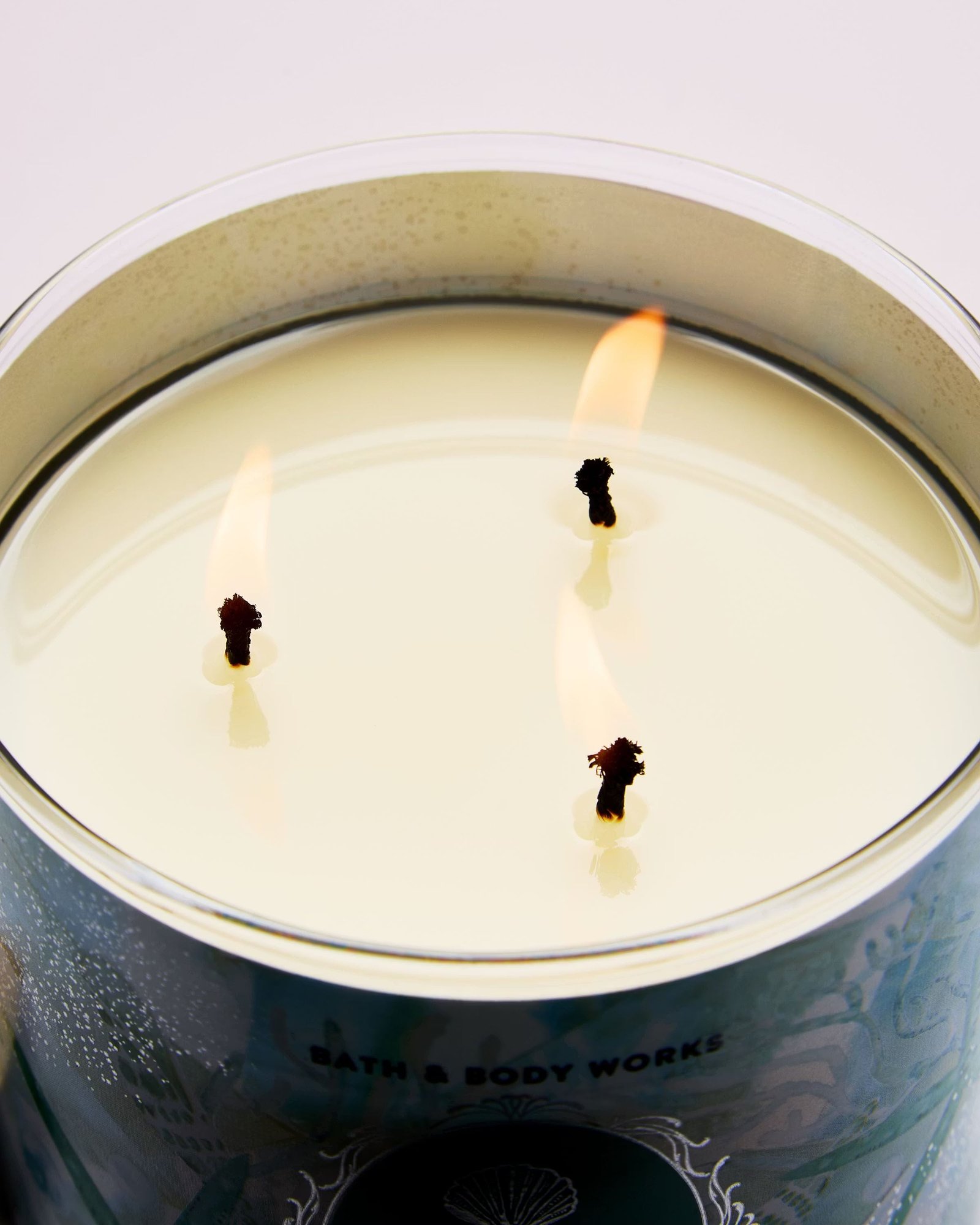 Vacation Villa 3-Wick Candle - Image 5